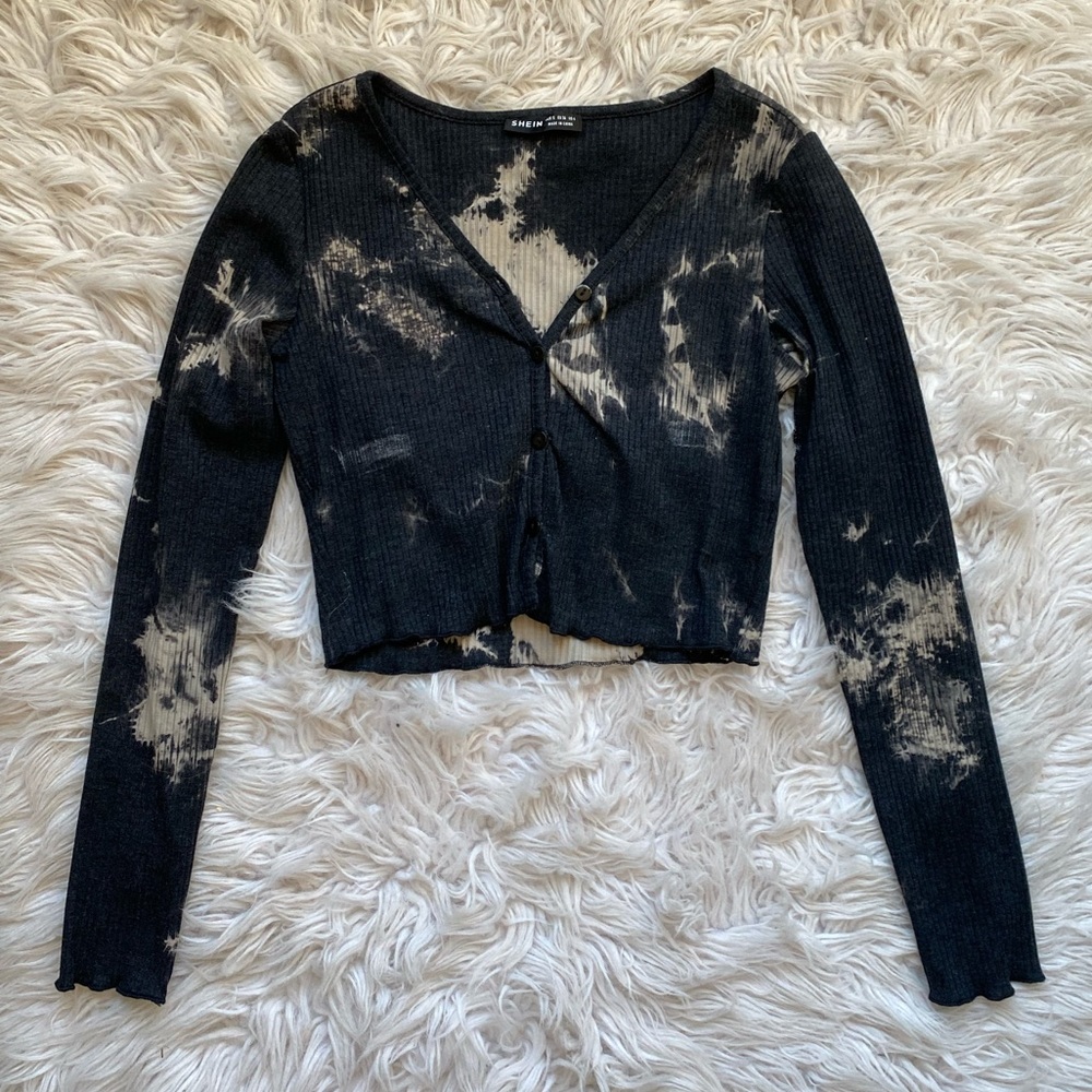 Size S Cropped Long Sleeve Shirt